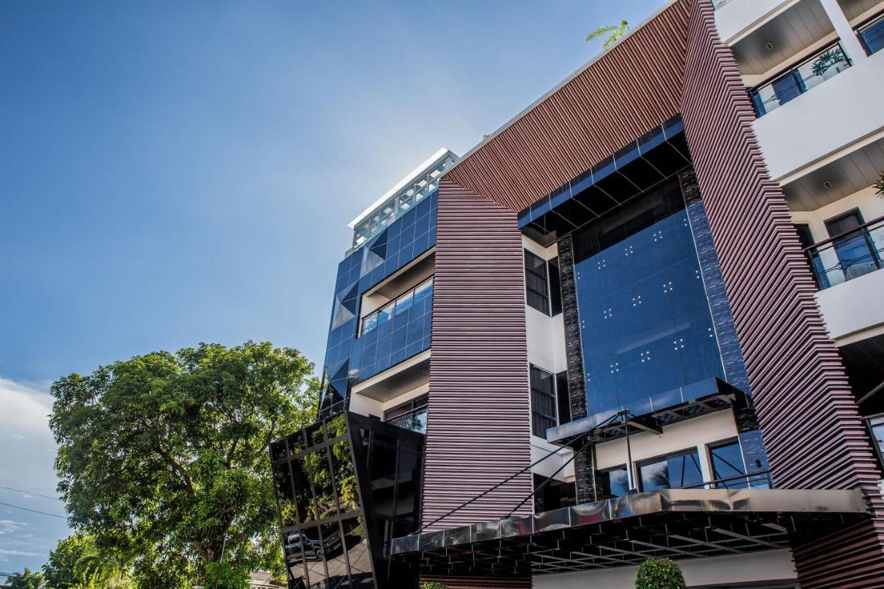 Stonehill Suites Bacolod Eksteriør bilde